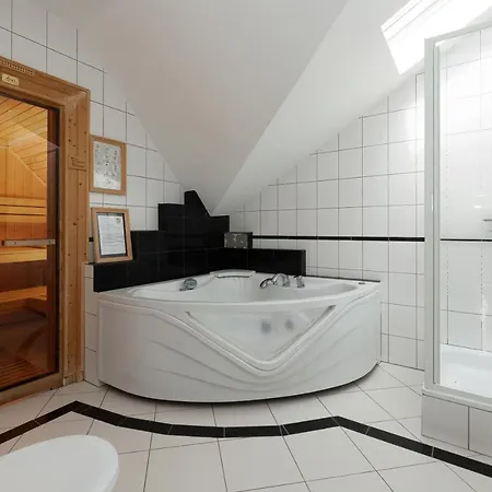House Victoria's Village By Renters Appartamento *