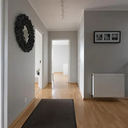 House Victoria's Village By Renters Appartamento