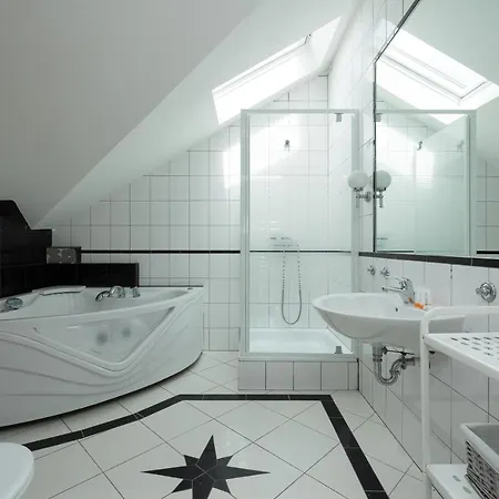 House Victoria's Village By Renters *