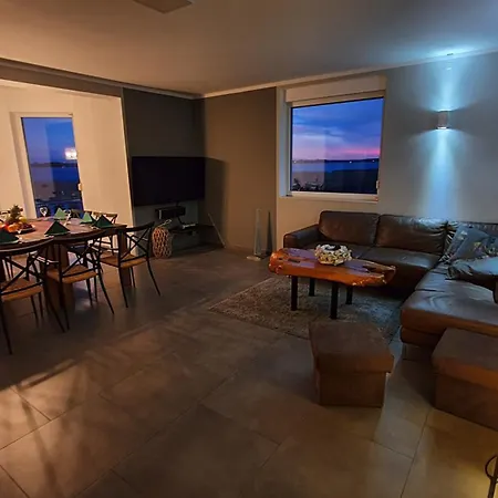 House Victoria's Village By Renters *